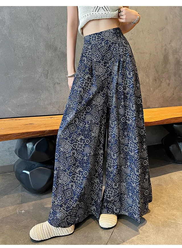 2025 Summer Women's French Retro Print A-line Wide-leg Capris Detail