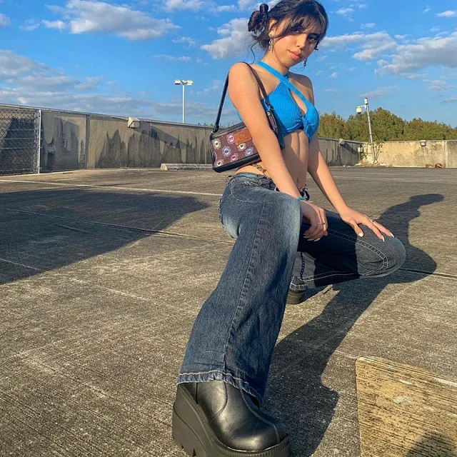 Fashion High-waist Bell-bottom Jeans for Women Detail