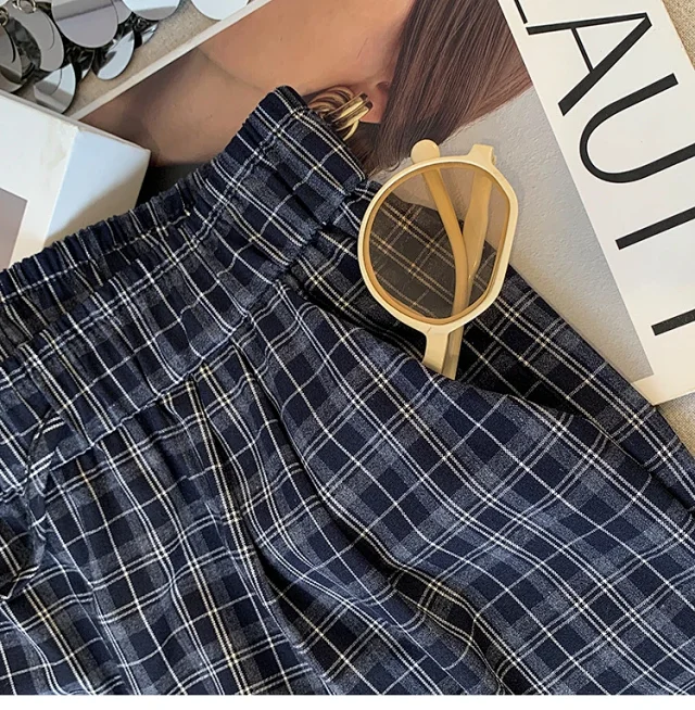 Vintage Waist Tie Plaid Wide-Leg Pants Detail