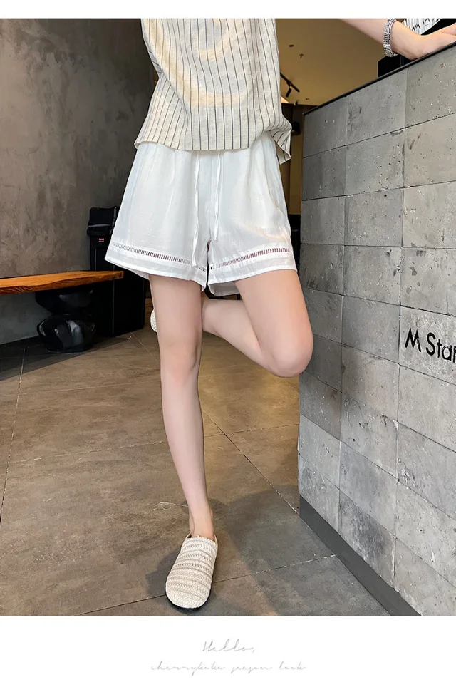 Relaxed Retro Lace Shorts for Women Detail