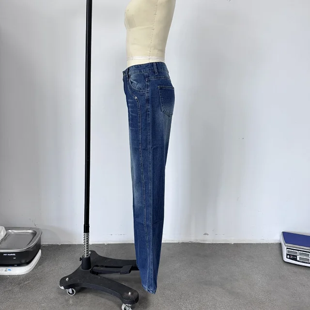 Retro High-Waisted Loose Jeans for Women Detail