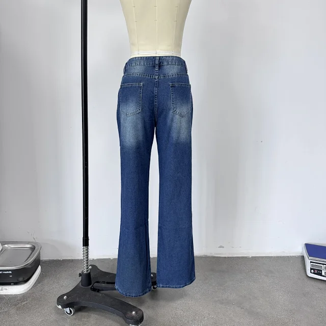 Retro High-Waisted Loose Jeans for Women Detail