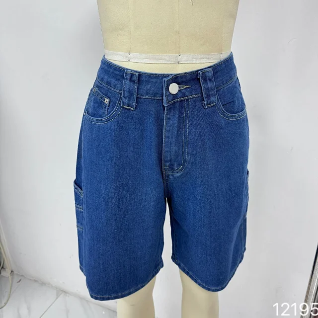 Women's Loose Printed Denim Capris Detail