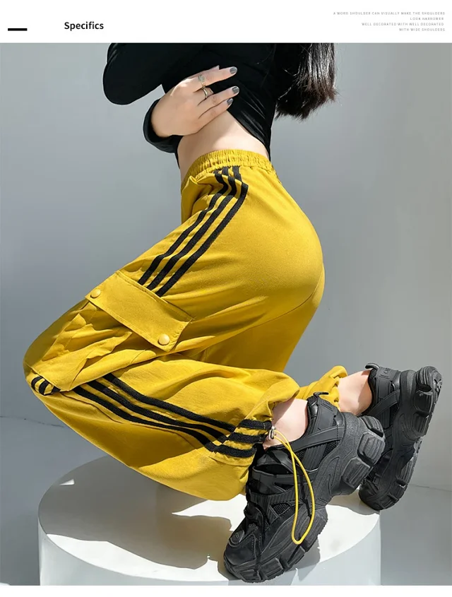 Women's Wide-Leg Cargo Pants 2025 Fall Detail