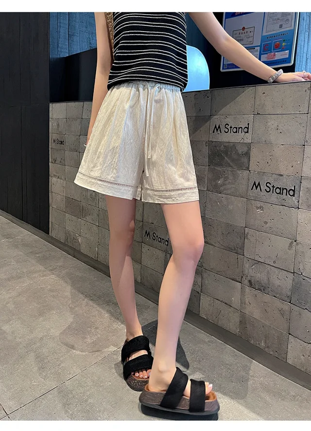 Relaxed Retro Lace Shorts for Women Detail