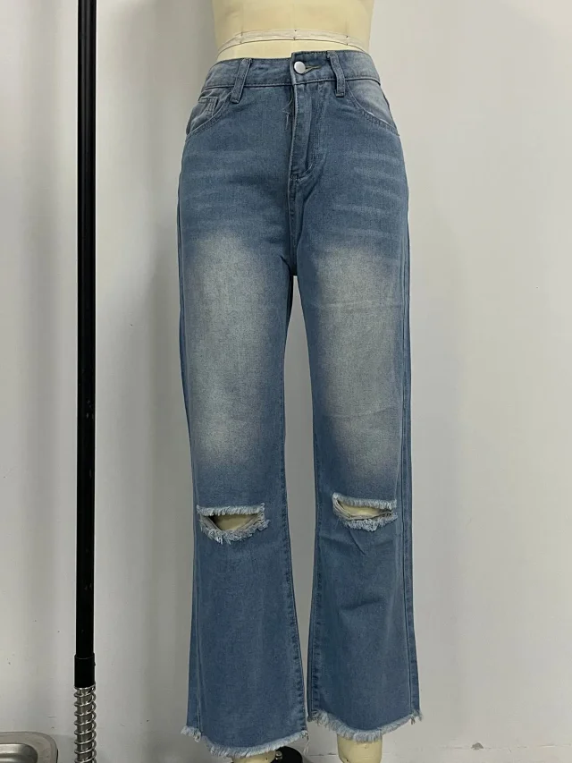 Casual Light Wash Distressed Denim Capris Detail