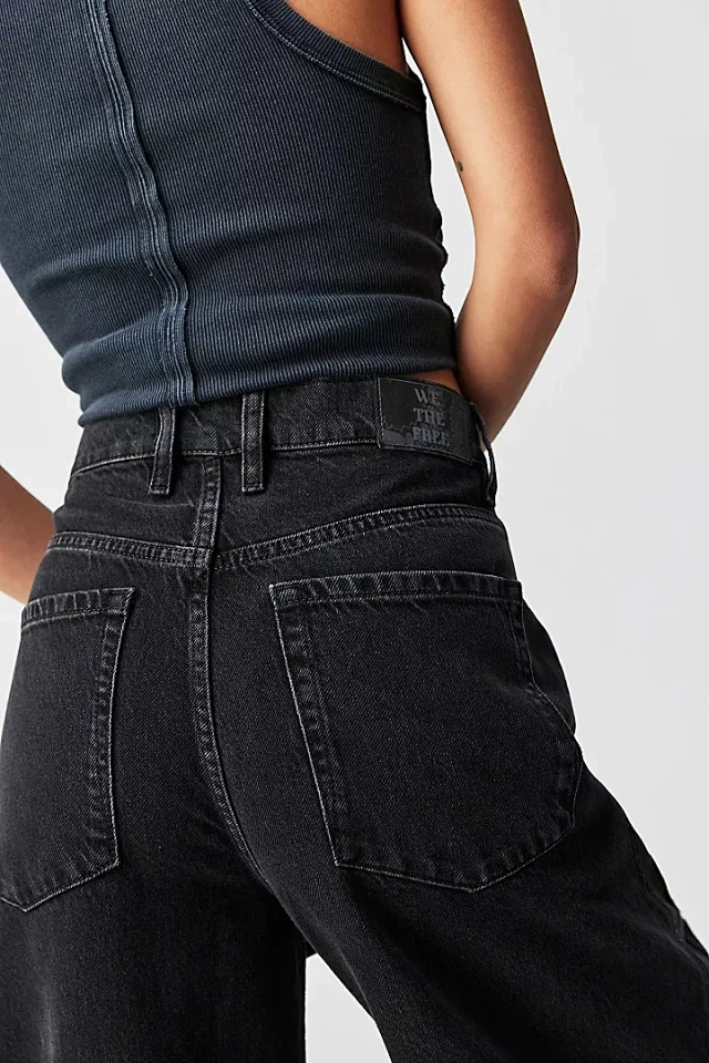 Retro High-Waisted Loose Jeans for Women Detail