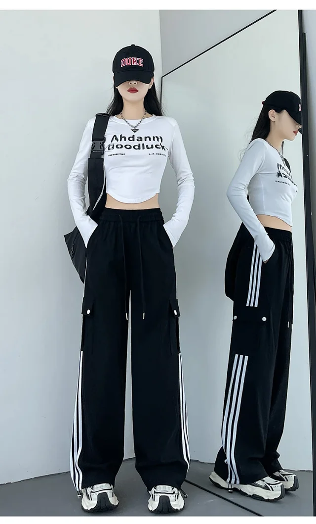 Women's Wide-Leg Cargo Pants 2025 Fall Detail