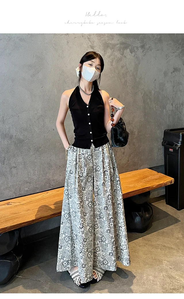 2025 Summer Women's French Retro Print A-line Wide-leg Capris Detail