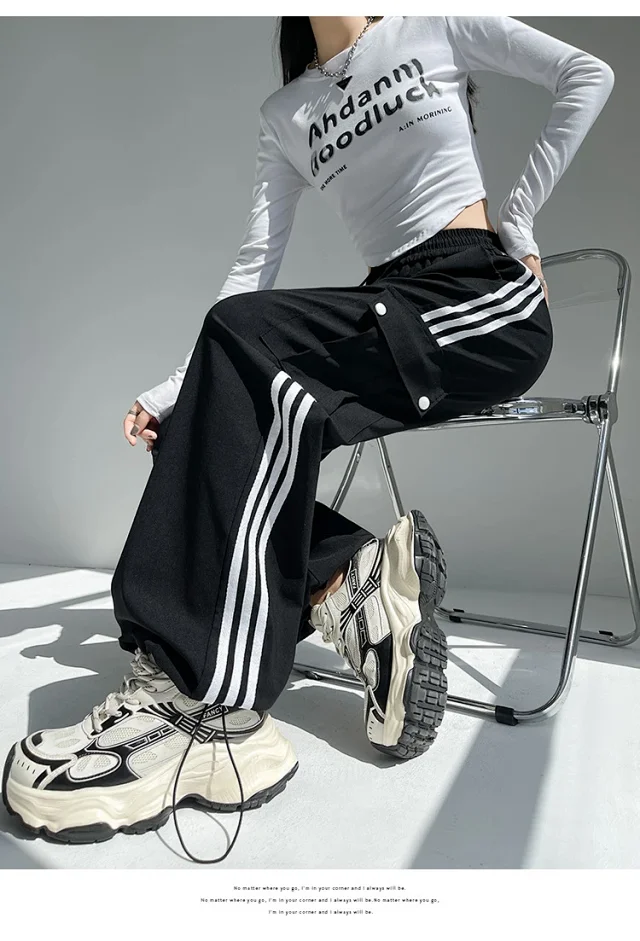 Women's Wide-Leg Cargo Pants 2025 Fall Detail