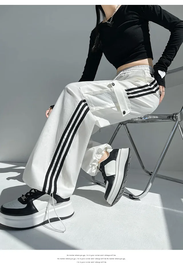 Women's Wide-Leg Cargo Pants 2025 Fall Detail