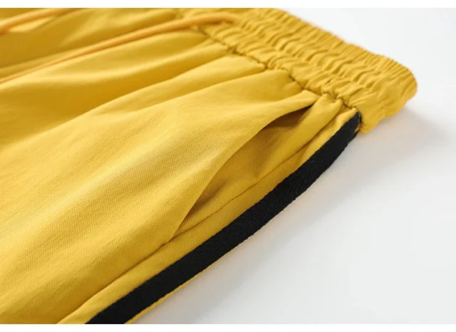 Women's Wide-Leg Cargo Pants 2025 Fall Detail