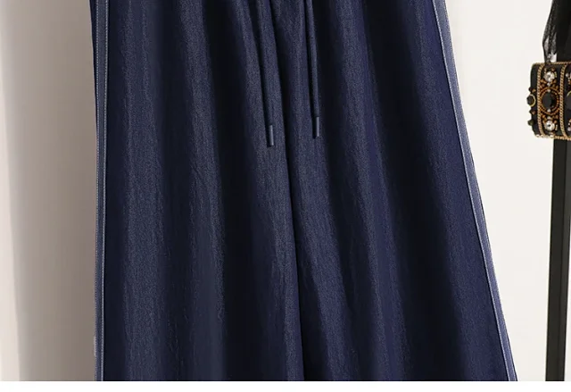High-waisted Denim Wide Leg Pants Detail
