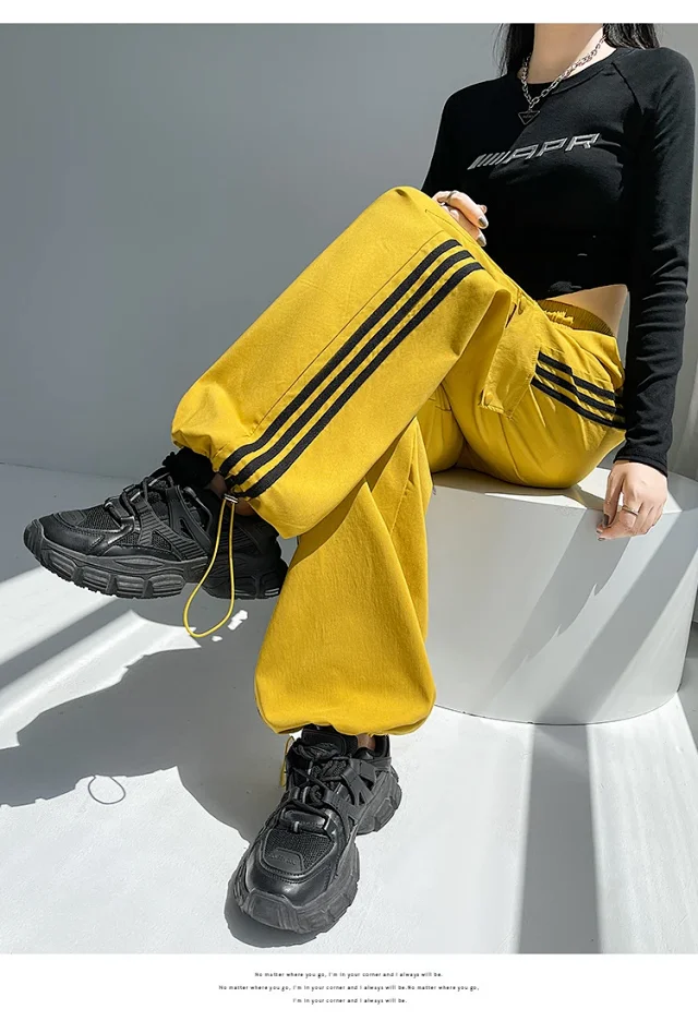 Women's Wide-Leg Cargo Pants 2025 Fall Detail
