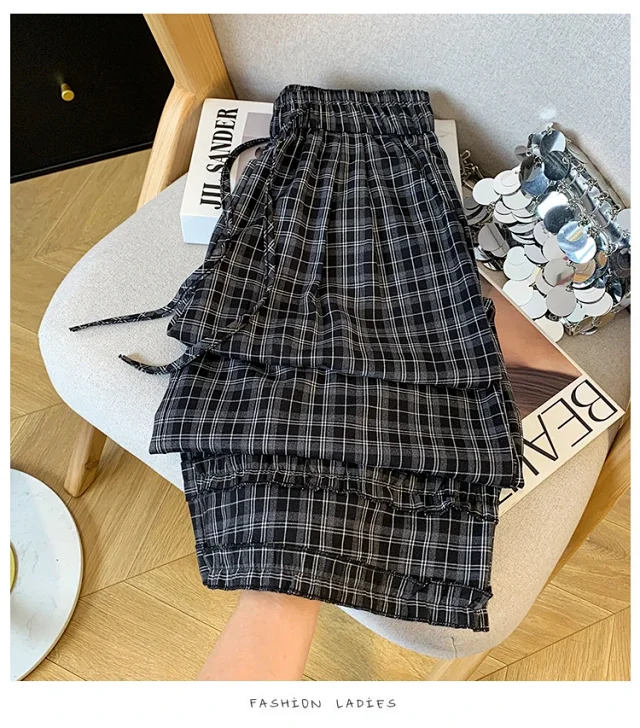 Vintage Waist Tie Plaid Wide-Leg Pants Detail