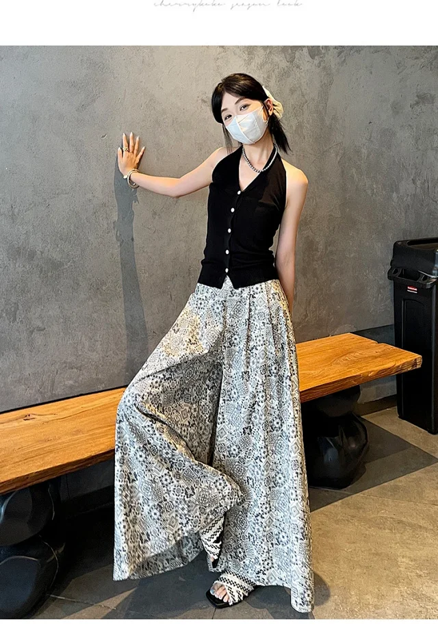 2025 Summer Women's French Retro Print A-line Wide-leg Capris Detail