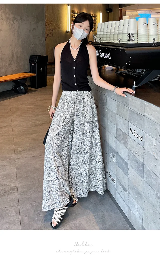 2025 Summer Women's French Retro Print A-line Wide-leg Capris Detail