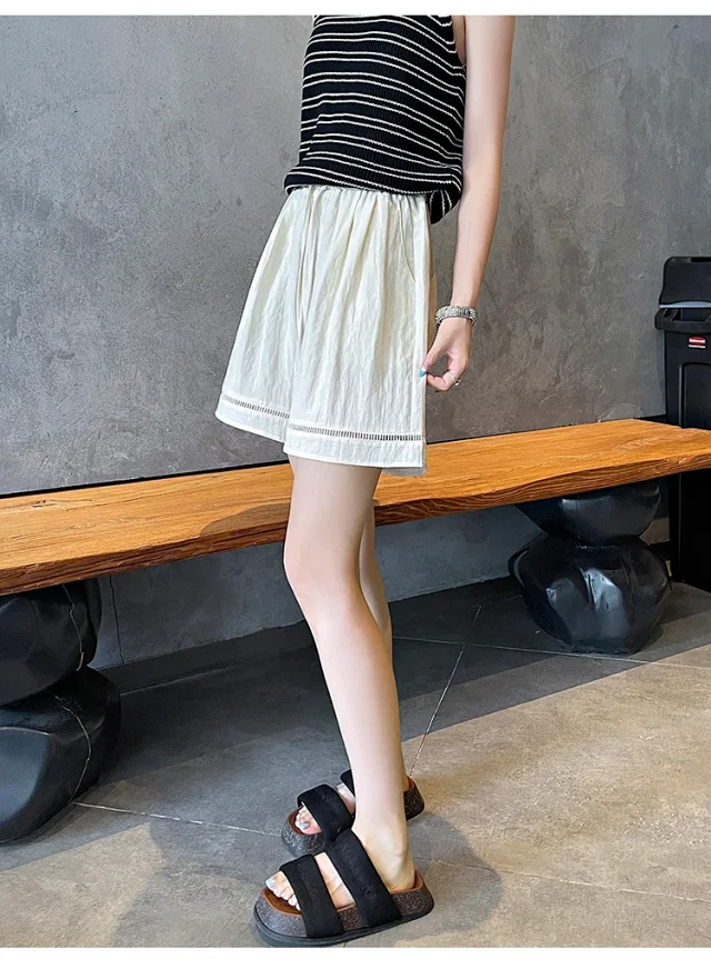 Relaxed Retro Lace Shorts for Women Detail