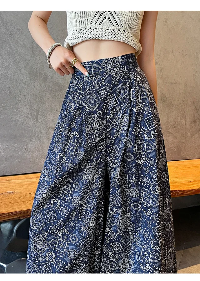 2025 Summer Women's French Retro Print A-line Wide-leg Capris Detail