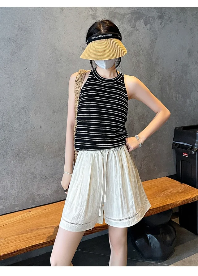 Relaxed Retro Lace Shorts for Women Detail