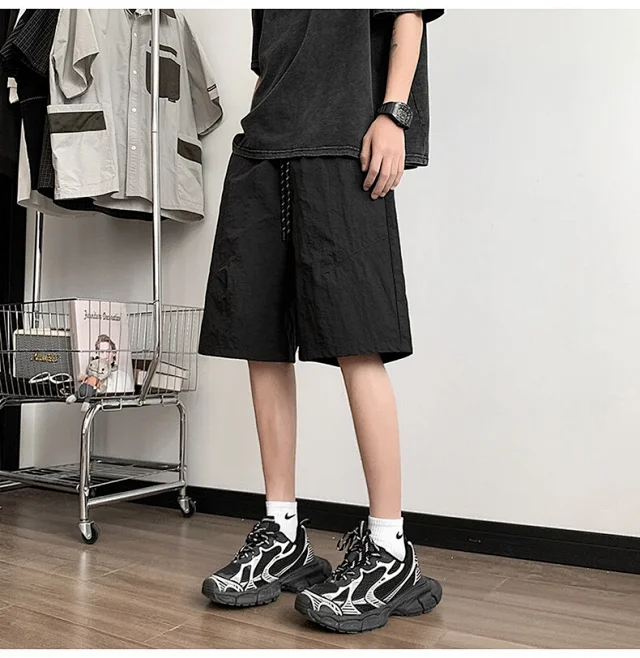 Men's Trendy Quick - Dry Taffeta 5 - Inch Shorts Detail
