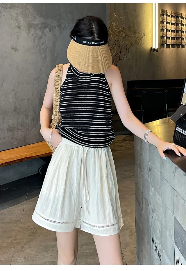 Relaxed Retro Lace Shorts for Women Detail