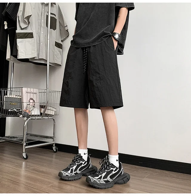 Men's Trendy Quick - Dry Taffeta 5 - Inch Shorts Detail