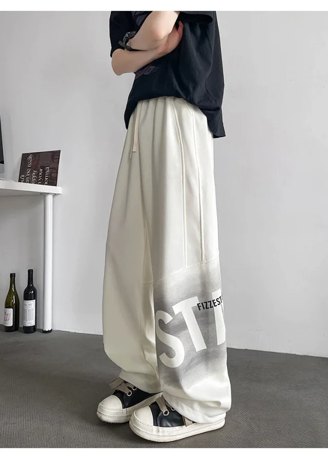 Men's Loose Straight Sweatpants Detail