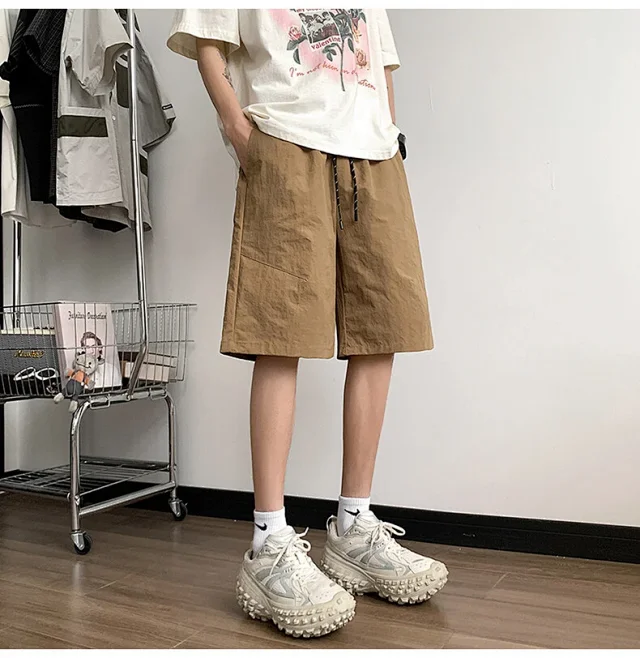 Men's Trendy Quick - Dry Taffeta 5 - Inch Shorts Detail