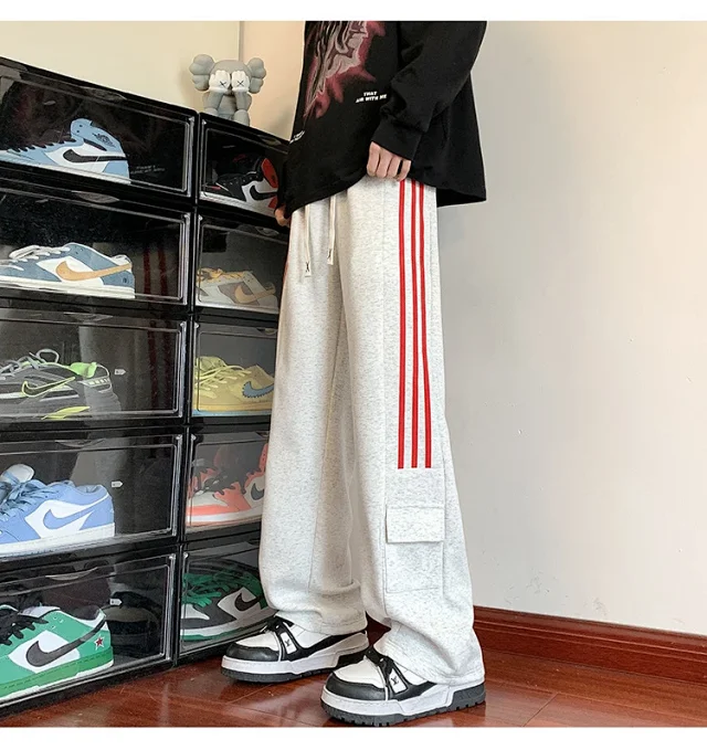 Men's Oversize Three-Stripe Spring Retro Sport Pants Detail
