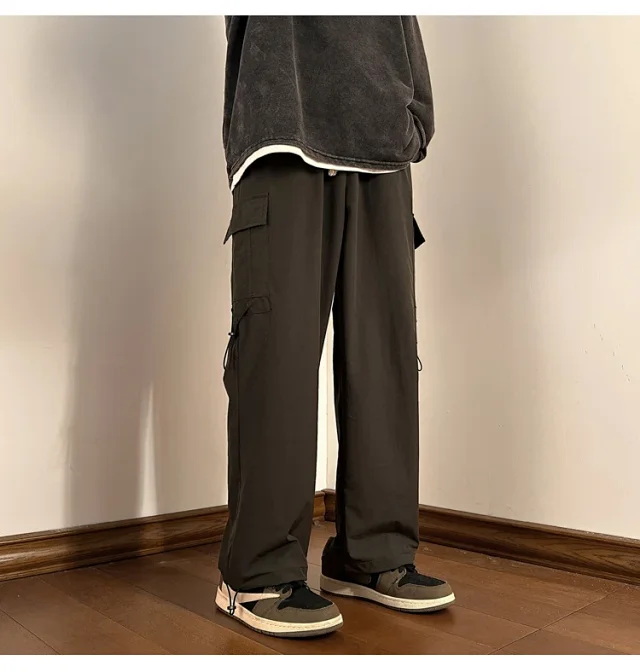 Men's Outdoor Loose Cargo Pants Detail