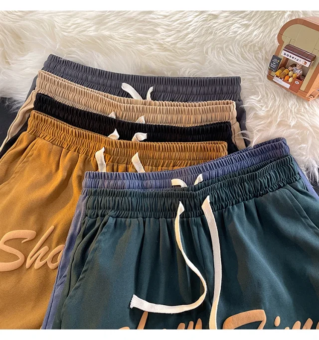 Men's Summer Foam-Printed Leather Tag Shorts Detail