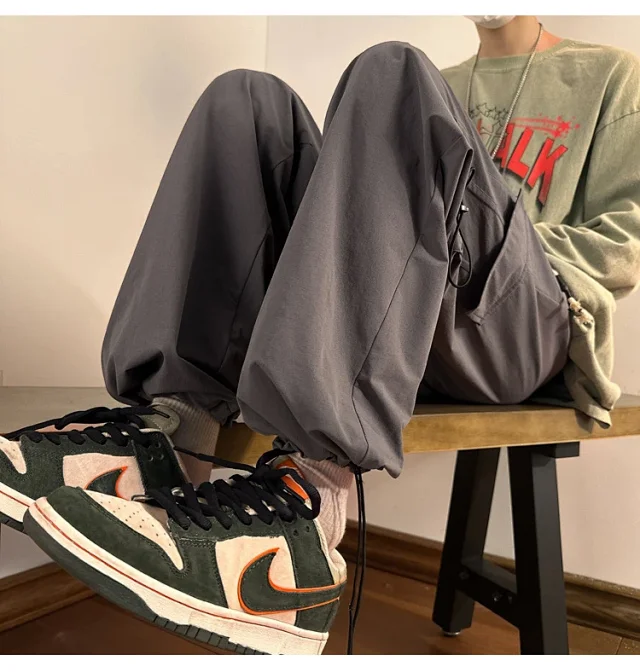Men's Outdoor Loose Cargo Pants Detail
