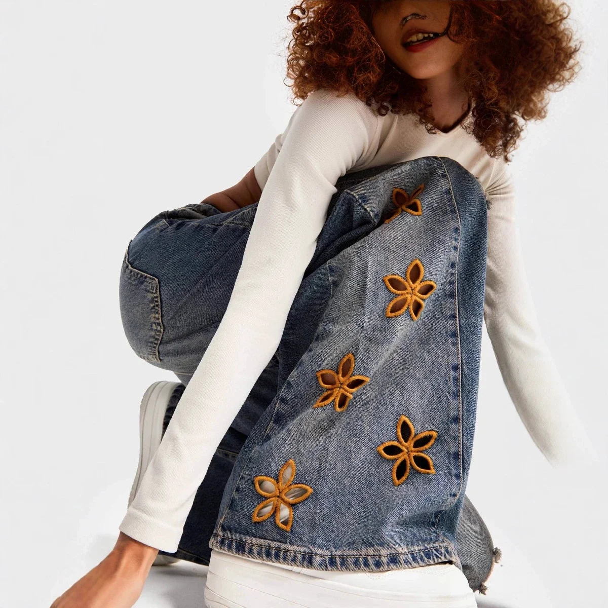 Amazon's Hit: Embroidered High-Waisted Loose Jeans for Women