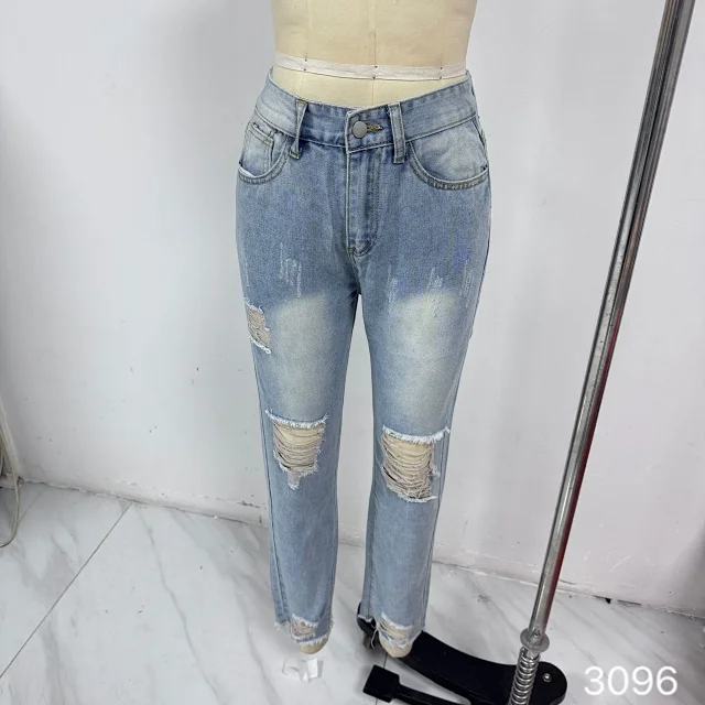 TUME Ripped Vintage Denim Jeans for Women Detail