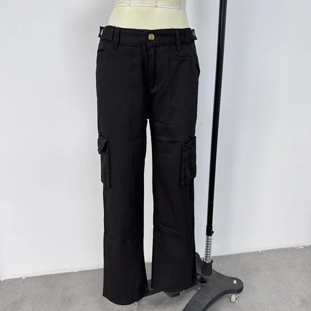 Eaby Multi - Pocket Cargo Jeans for Women Detail