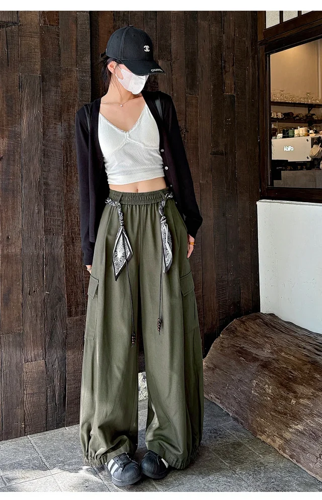 2025 Fall New 2 - Way Women's Cargo Pants Detail