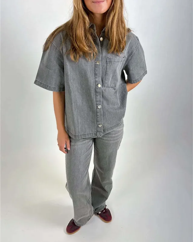 2025 Summer Retro Denim Short-Sleeve Shirts for Women Detail