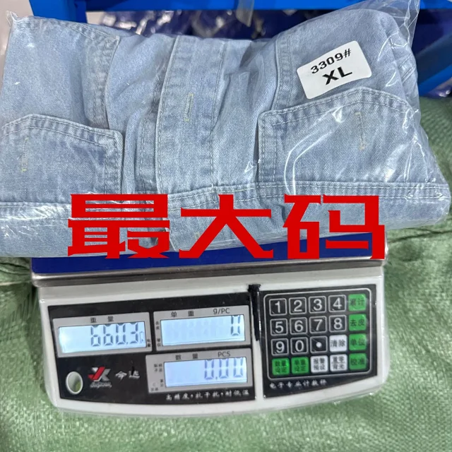 Vintage Western-Washed Denim Coat for Women Detail