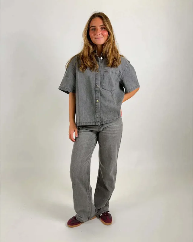 2025 Summer Retro Denim Short-Sleeve Shirts for Women Detail