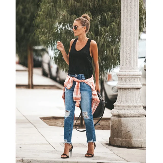 TUME Ripped Vintage Denim Jeans for Women Detail