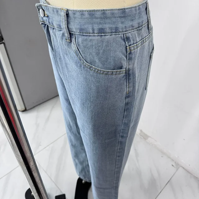 Vintage Loose Wide - Leg Jeans Detail