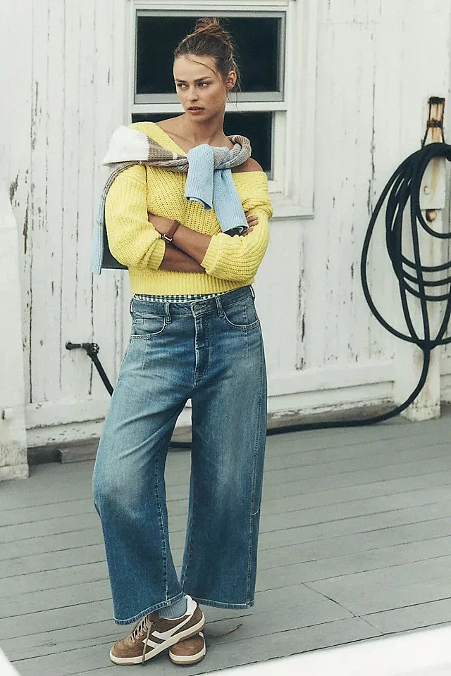 Women's Wide-Leg High-Waist Jeans Detail