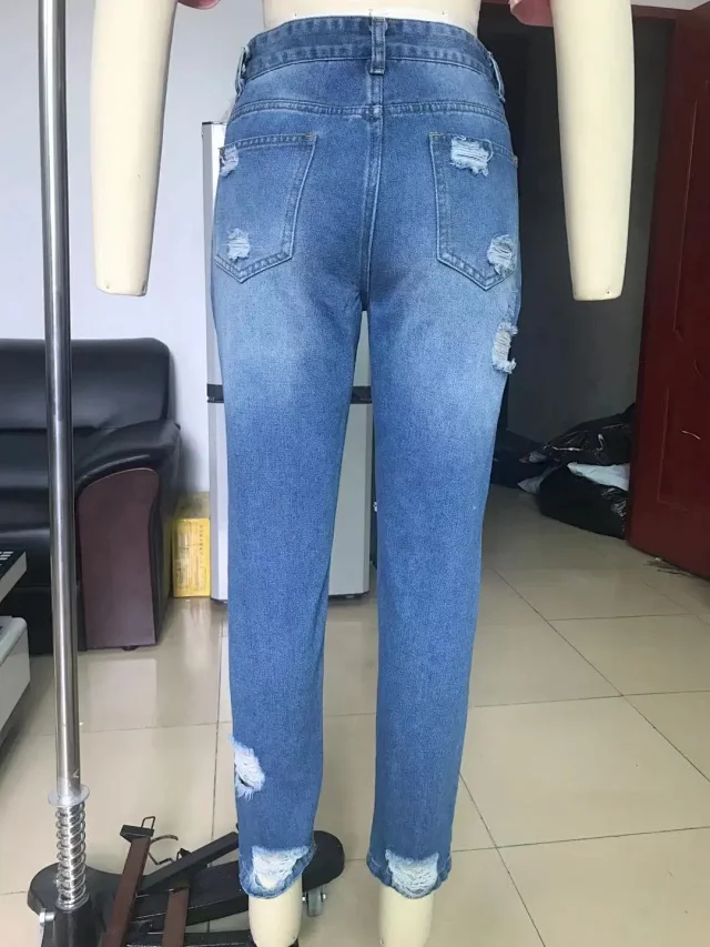 Trendy Ripped Slim Jeans for Women Detail