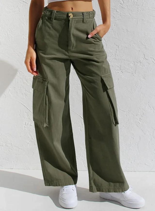 Eaby Multi - Pocket Cargo Jeans for Women Detail
