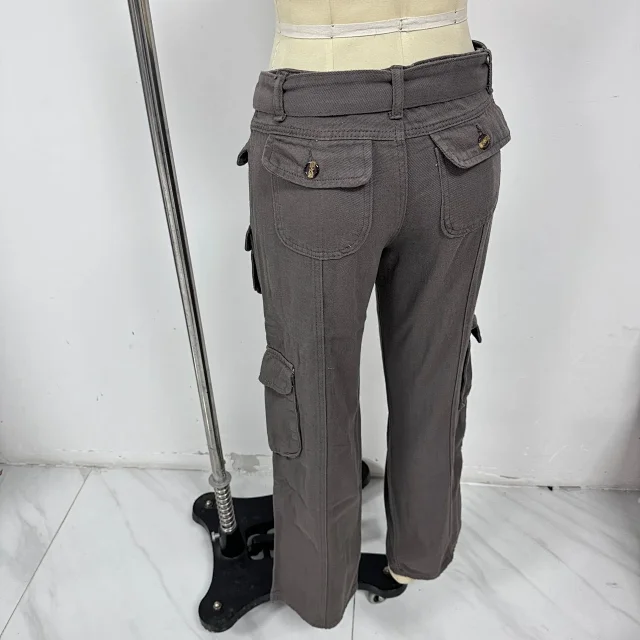Trendy Women's Gray Wide-Leg Cargo Pants Detail