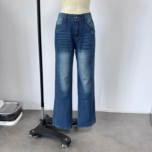 Retro High-Waisted Loose Jeans for Women Detail