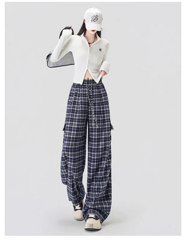 Stylish Plaid Wide-Leg Cargo Pants for Women Detail