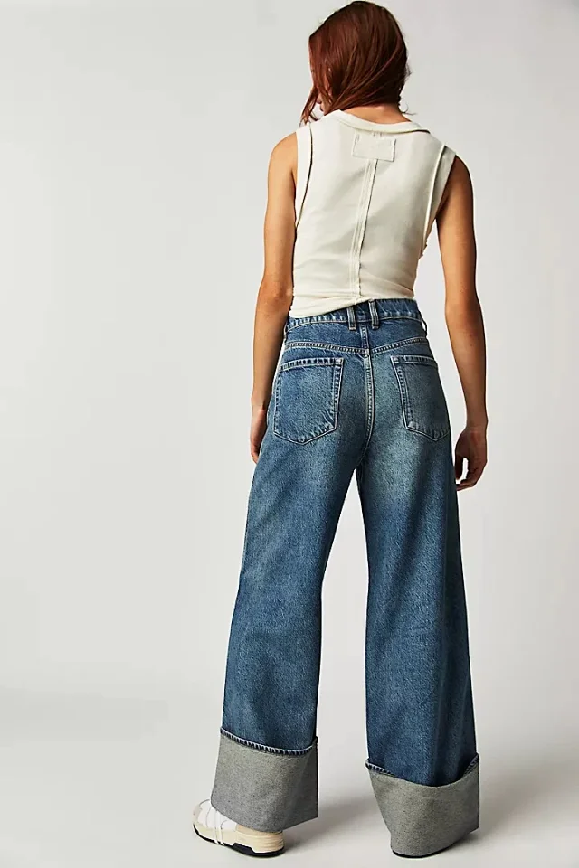 Retro High-Waisted Loose Jeans for Women Detail