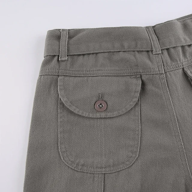 Trendy Women's Gray Wide-Leg Cargo Pants Detail
